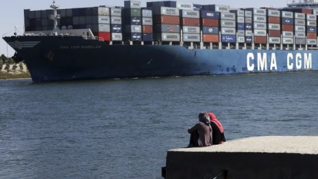 Египет инвестира над 8 млрд. долара в Суецкия канал