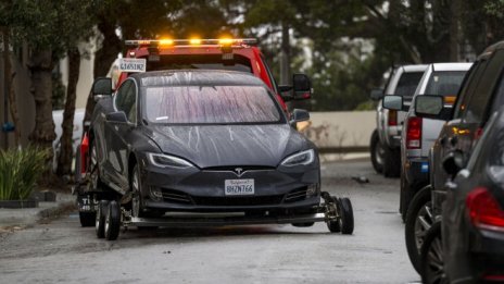 Разследват 115 хил. автомобила Tesla заради евентуален проблем с окачването