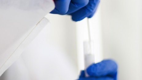 Плановите операции се прекратяват за болници в области с голяма заболяемост