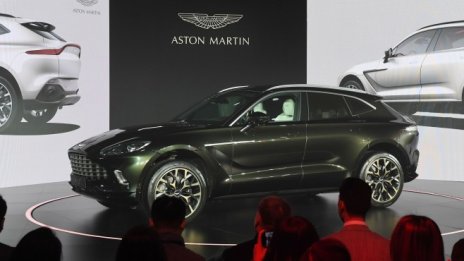 Първият SUV на Aston Martin помага на концерна да отчете силно първо полугодие
