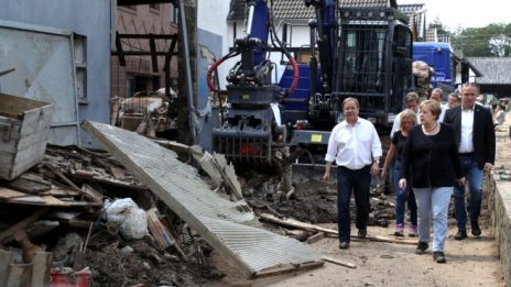 Наводненията в Германия потопиха подкрепата за Армин Лашет