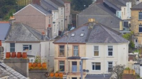 Цените на жилищата във Великобритания растат и след края на данъчната ваканция