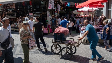 Икономиката на Турция се е разраснала по-бързо от очакваното през април-юни