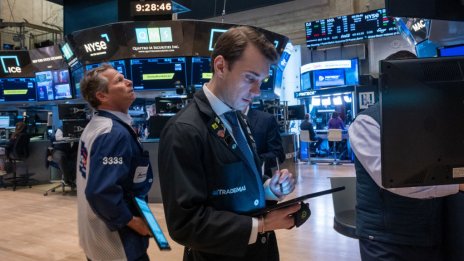 Инвеститорите се насочват към по-рискови активи с разсейването на пазарните страхове