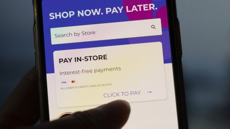 Компаниите "купи сега, плати после" се пренасочват от младите потребители към бизнеса