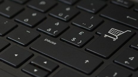 Доставчиците на платежни услуги ще подават в НАП данни за трансгранични плащания към е-търговци