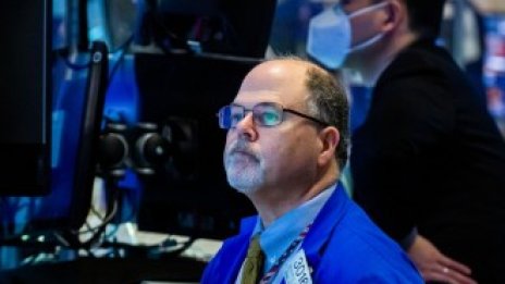 Dow Jones отписа близо 450 пункта в сряда