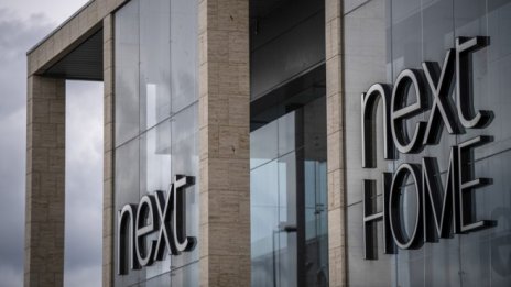 Next понижи насоките си за печалбата и продажбите за тази година