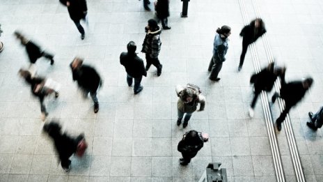 Едва 52% от българите харесват демокрацията