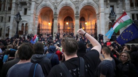 Доверието в нелибералните правителства в Европа нараства