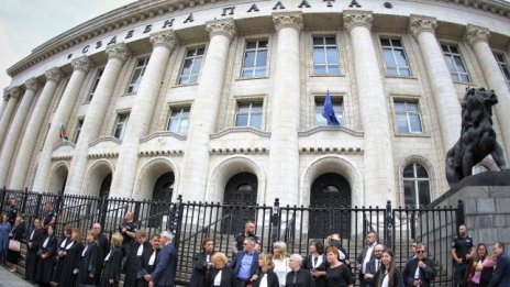 Парламентът одобри на първо четене трите проекта за промени в Закона за съдебната власт