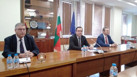 КЕВР се поучи от лошия опит на съседите - токът поскъпва с по-малко от очакваното