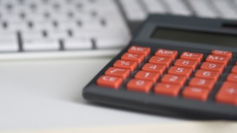 Наемите продължават да поддържат печалбата на ФНИБ през първото тримесечие