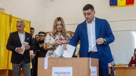 Провежда се втори тур на президентските избори в Румъния