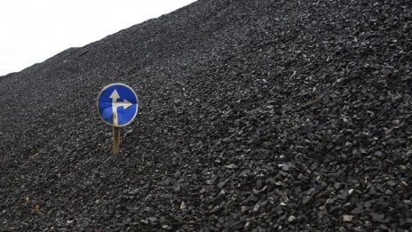 По-топлият февруари сви производството и доставките на енергийни продукти