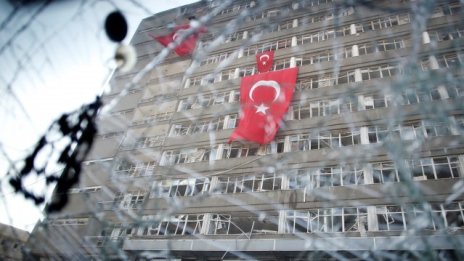 S&P понижи кредитния рейтинг на Турция