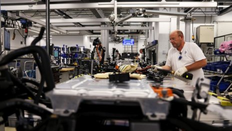 Германските заводски поръчки са се сринали повече от очакваното през август