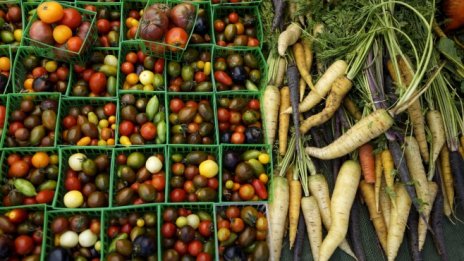 Продажбите на дребно в България се свиват за втори пореден месец