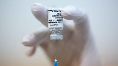 Близо 40% от българите се информират за Covid ваксините от официални източници