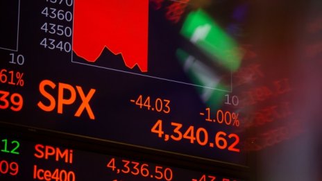 Dow изтри над 800 пункта на фона на притесненията за икономическо забавяне