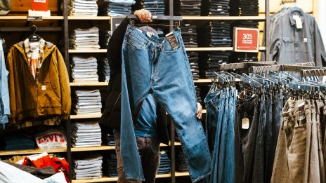 Levi Strauss запазва прогнозата си за 2025 г. въпреки сътресенията, свързани с митата
