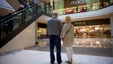 В навечерието на празниците Macy's oтново намали годишната си прогноза