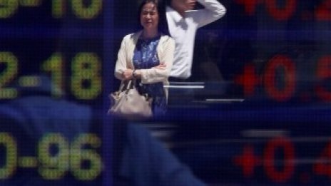 Азиатските борси не намериха единна посока в петък на фона на търговската несигурност