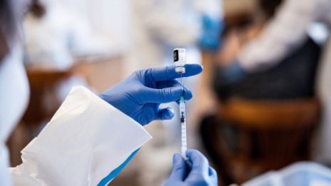 Разрешиха ваксинирането на деца над 12 години срещу COVID у нас