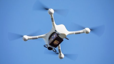 Alphabet осъществи първата търговска доставка по въздух с дрон