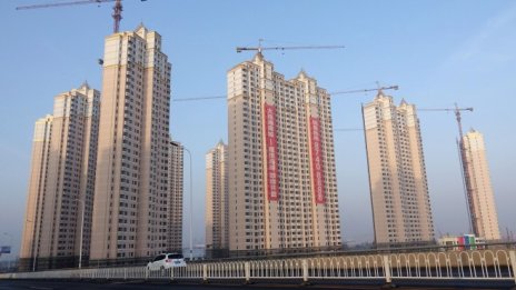 Цените на новите жилища в Китай се покачват с 0,5% през септември на месечна база