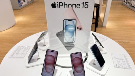 Apple преговаря с Google за внедряване на AI модела ѝ във функции на iPhone