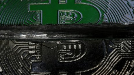 Биткойнът изтри 32% от стойността си в най-лошата си седмица от 2013 г.