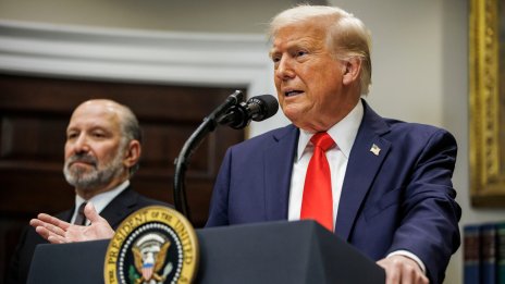 Тръмп даде на производителите на автомобили едномесечна отсрочка за митата