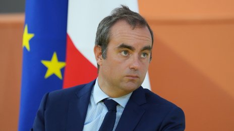 Новият френски премиер се отказа от предложението за отмяна на официални празници