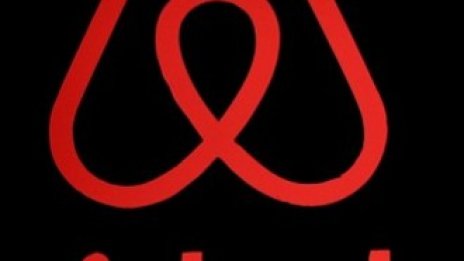 Airbnb ще показва по-ясно цените и собствениците на жилищата