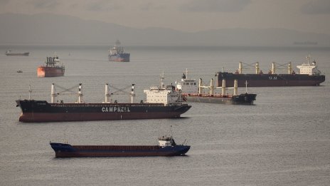 САЩ преследват танкер от "сенчестия флот" с нарисуван за закрила руски флаг