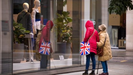 Британските търговци на дребно изпращат труден март