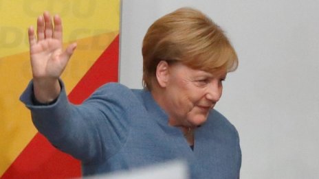 Ангела Меркел: Вижда се светлината в края на тунела