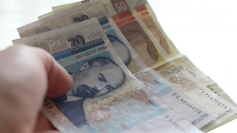 Облекчено е кандидатстването за помощ за родители на деца в онлайн обучение