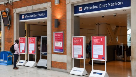 Работниците от британския железопътен сектор отхвърлиха предложение за заплатите