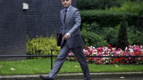 Британският министър на икономиката призова за намаляване на данъците