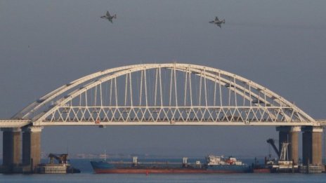 Зеленски: Кримският мост е цел, която трябва да бъде унищожена