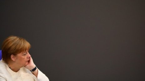 38% от германците искат Меркел да се оттегли още преди следващите избори 