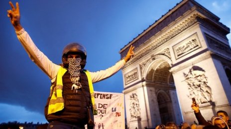 "Жълтите жилетки" продължават с протестите във Франция