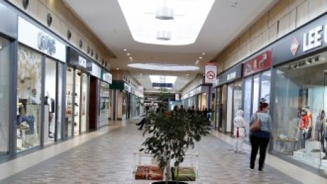 Молове и магазини запълват вакантни площи с пространства за съвместна работа