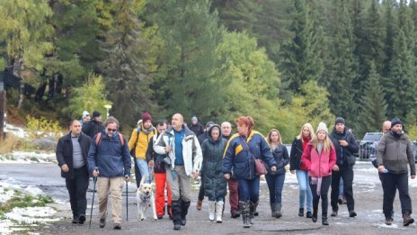Радев и Йотова дадоха старт на предизборната си кампания с поход към Черни връх