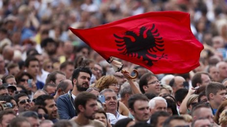 Албания отчете спад на държавния дълг за пръв от шест години