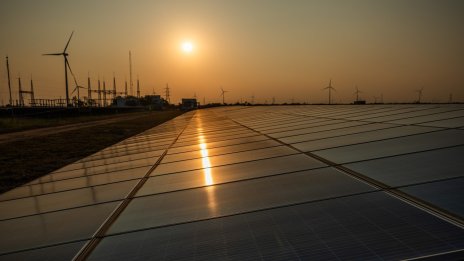 Бумът при соларните панели продължава, на ход са батериите