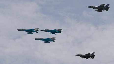 Защо Украйна иска изтребители F-16?