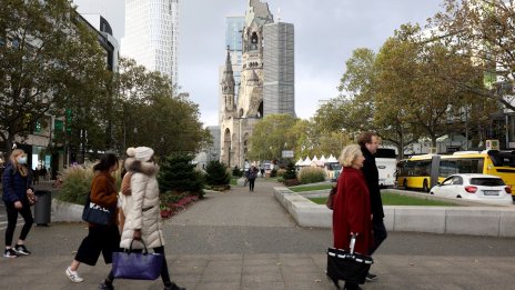 Гневни кредитори се надпреварват за бижу в короната на германските имоти